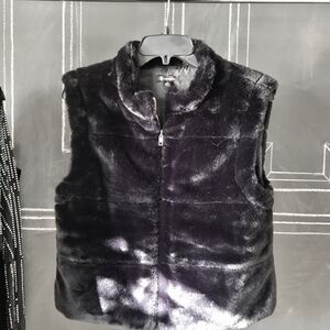 Versona Elegant Black Faux Fur Vest